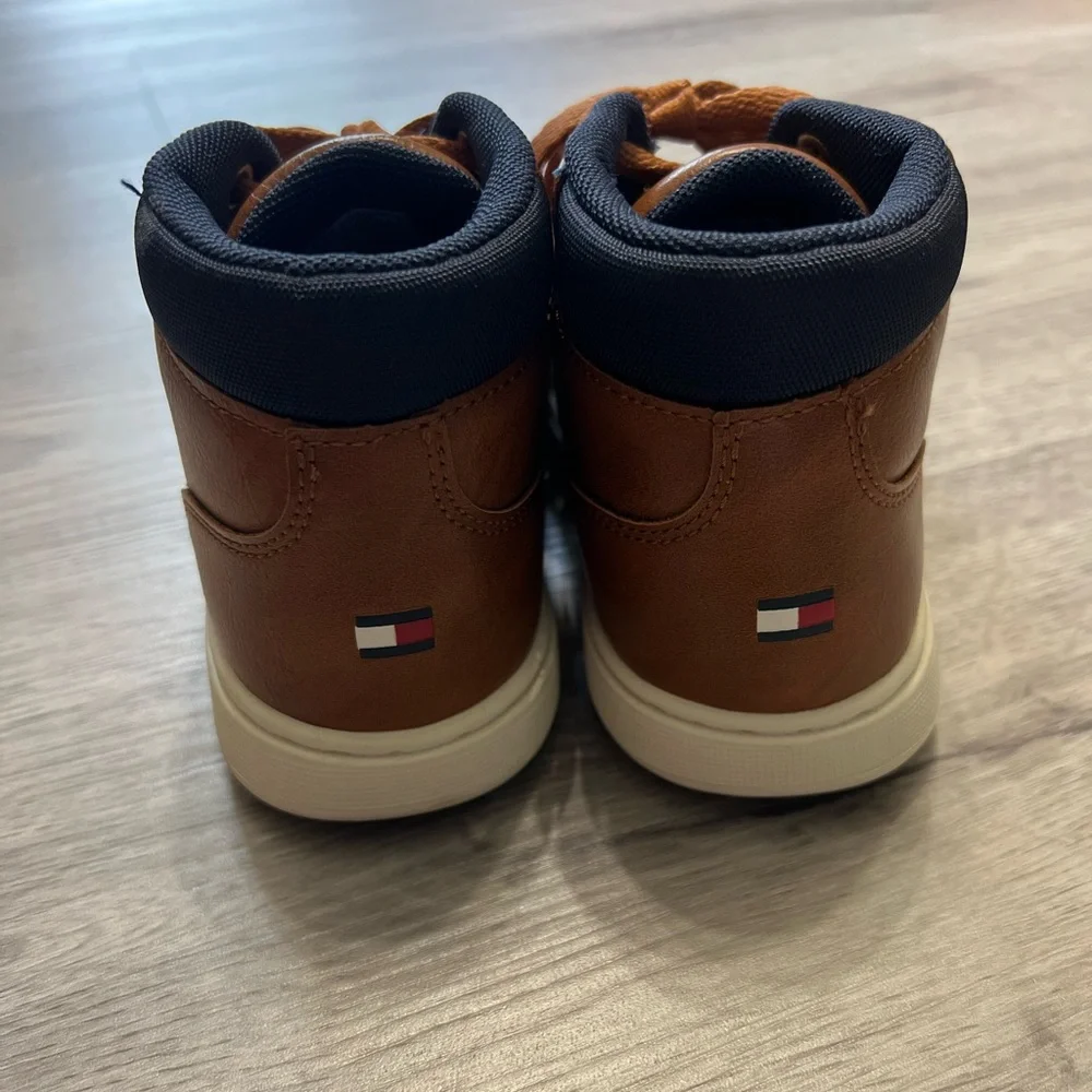 Kids Tommy Hilfiger brown lace boots size 1
